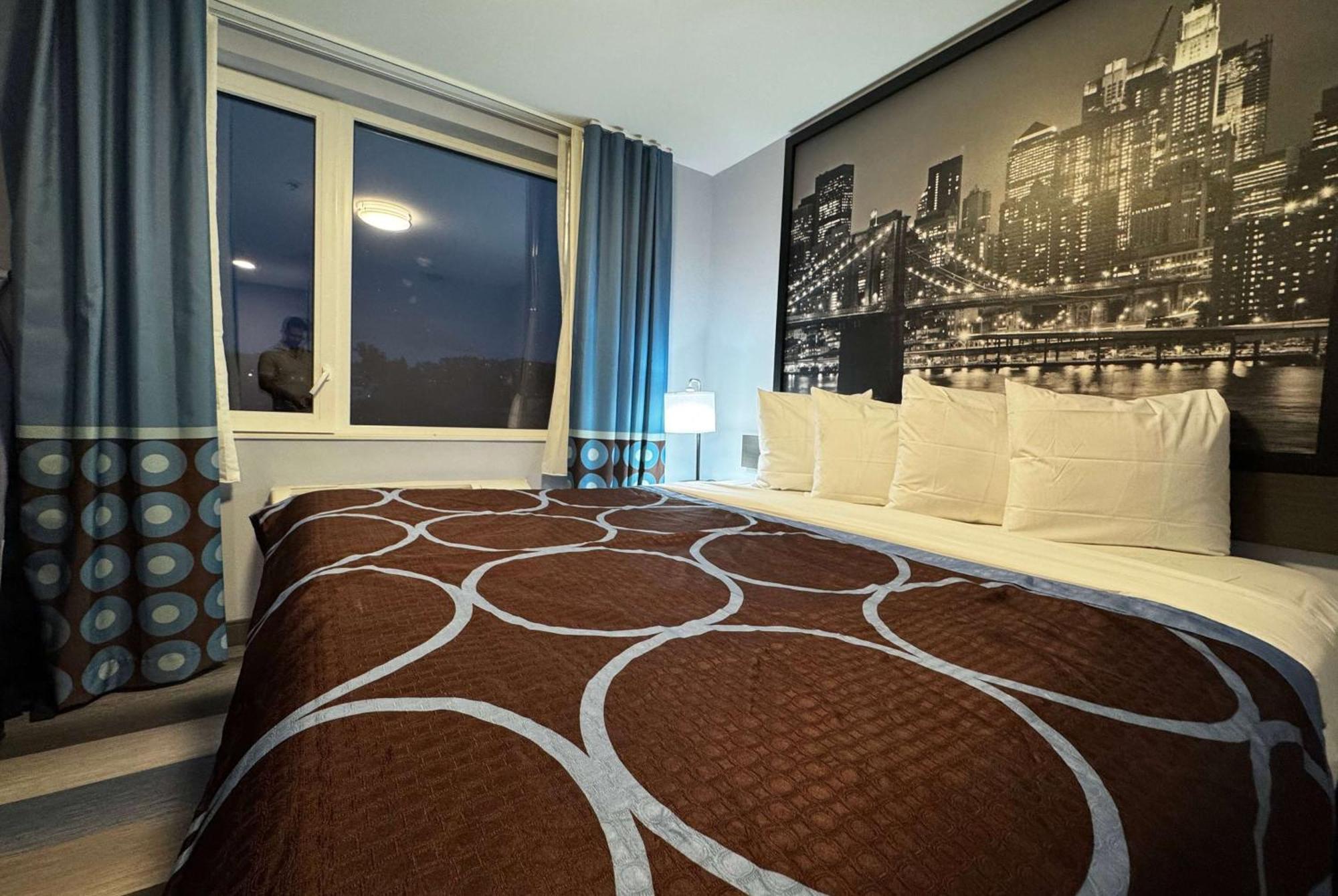 Super 8 By Wyndham Brooklyn Fulton Street Broadway Junction Hotel New York Exterior photo