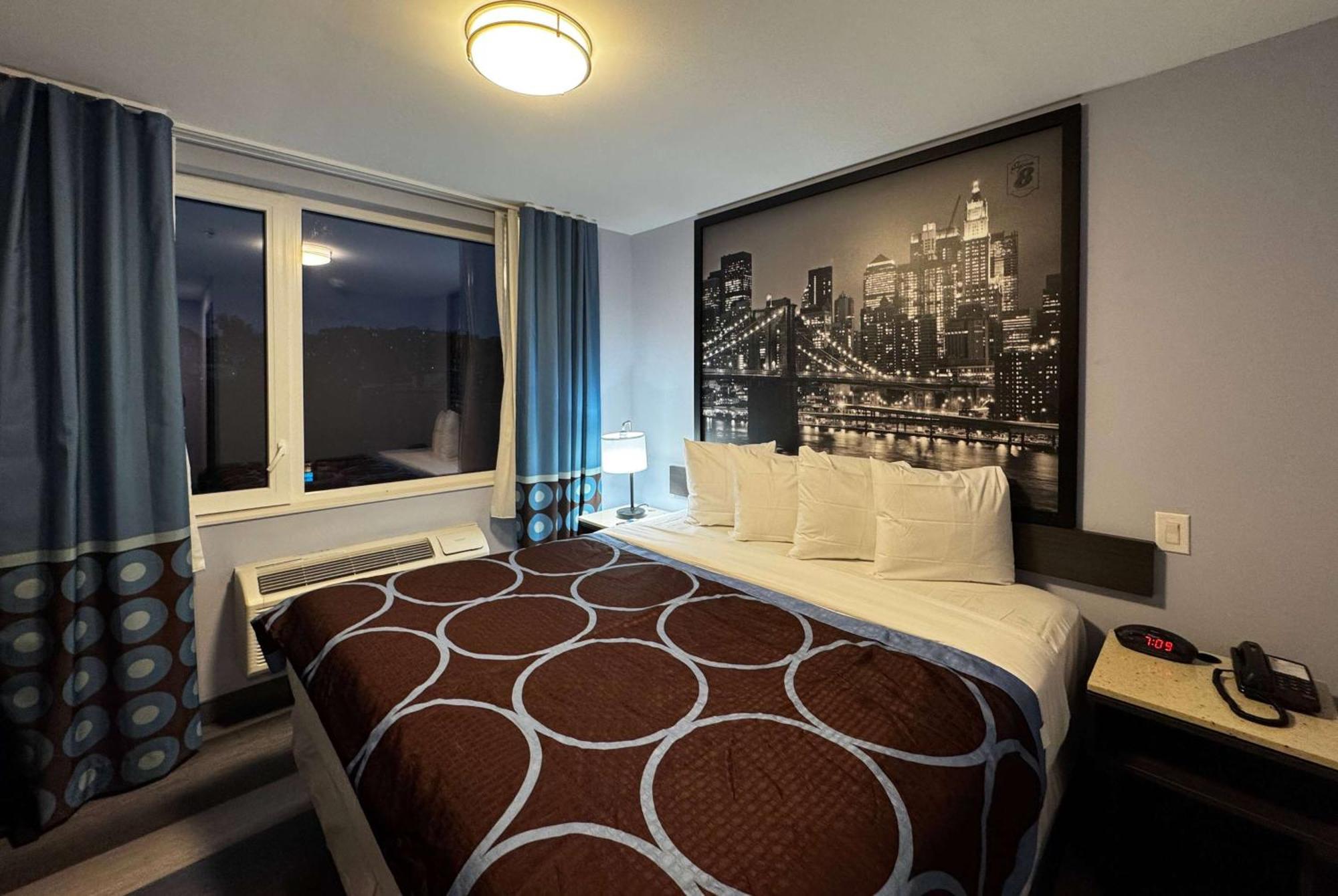 Super 8 By Wyndham Brooklyn Fulton Street Broadway Junction Hotel New York Exterior photo